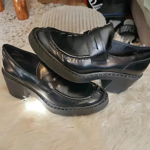 H&M Black Shoes - Picture 1 of 6